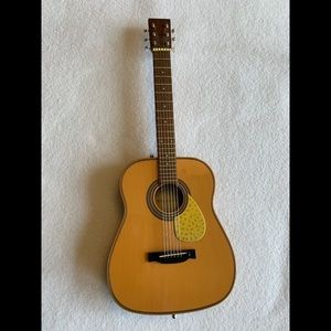 American Girl Julie’s guitar 😎 excellent cond